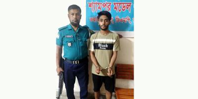 শ্যামপুরে বাসে আগুন দেওয়ার চেষ্টা, নিষিদ্ধ ছাত্রলীগ কর্মী গ্রেপ্তার