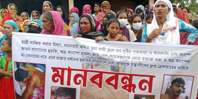 সৈয়দপুরে অবাঙালি ক্যাম্পের মেয়েদের ধর্ষণের হুমকির প্রতিবাদে মানববন্ধন