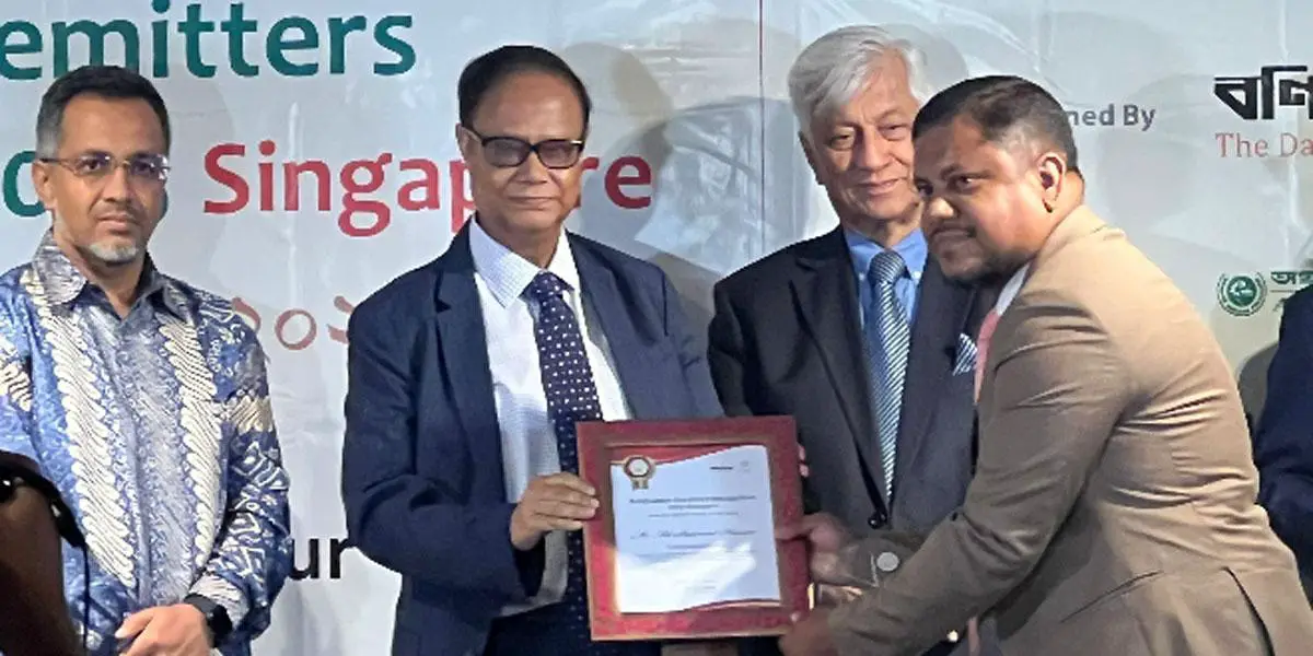 সিঙ্গাপুরে বাংলাদেশ রেমিটার্স সম্মাননা পেলেন চাঁদপুরের সাখাওয়াত