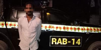 ফুলবাড়ীয়ায় প্রবাসীর স্ত্রীকে তুলে নিয়ে ধর্ষণ, যুবক গ্রেপ্তার