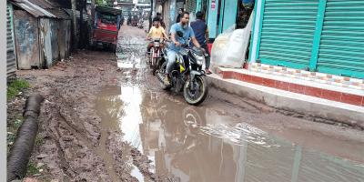 পিরোজপুর পৌরসভার ৯০ ভাগ সড়ক চলাচলের অনুপযোগী