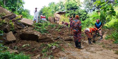 পাহাড়ধসে যানচলাচল বন্ধ, সাজেকে আটকা ৬০০ পর্যটক
