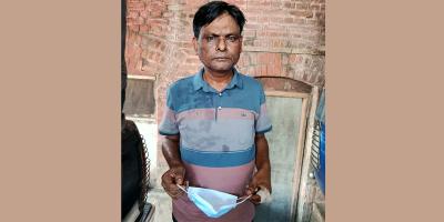 গাঁজা সেবনের সময় হাতেনাতে আটক বিএডিসির কর্মকর্তা মোজাফফর