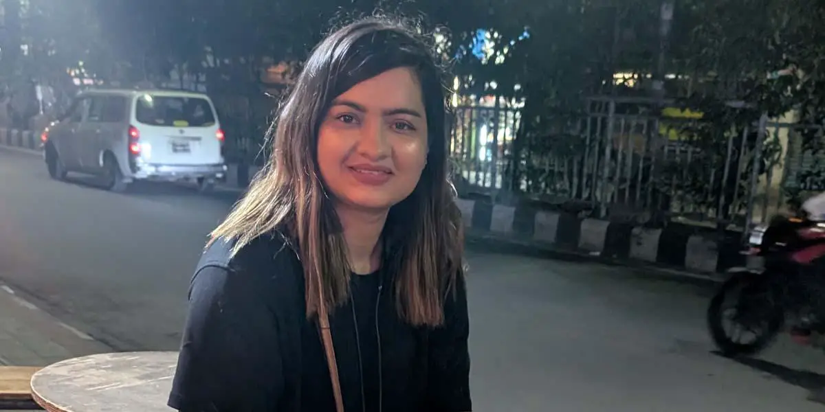রাস্তায় কুকুরকে খাওয়াচ্ছেন একযুগ ধরে