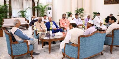 ১৩ দল ও এক জোটের সঙ্গে বৈঠকে প্রধান উপদেষ্টা