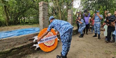 মাইলস্টোন ট্র্যাজেডি: কুমিল্লায় মাহতাবের সমাধিতে বিমানবাহিনীর শ্রদ্ধা
