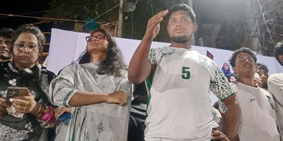 যত সুনাগরিক আছে তাদের হাতে-পায়ে ধরে এনসিপিতে নিয়ে আসুন: হাসনাত আবদুল্লাহ