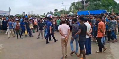 শ্রীপুরে আরএকে সিরামিক কারখানার শ্রমিকদের মহাসড়ক অবরোধ