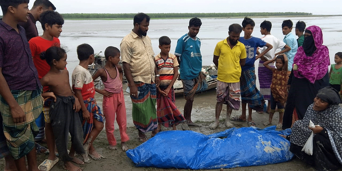 হাতিয়ায় বলগেটের ধাক্কায় ট্রলার ডুবে একজনের মৃত্যু, নিখোঁজ ১