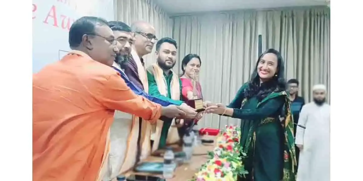 নেলসন ম্যান্ডেলা শান্তি পুরস্কার পেলেন ফারজানা মৃদুলা