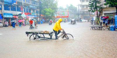 টানা ভারী বর্ষণ: জলজটে নাকাল চট্টগ্রাম নগরবাসী