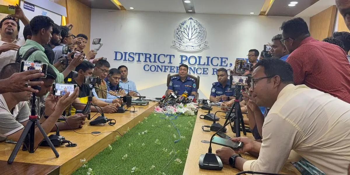 ফেনীতে শেখ হাসিনাসহ ২২১ জনকে অভিযুক্ত করে চার্জশিট