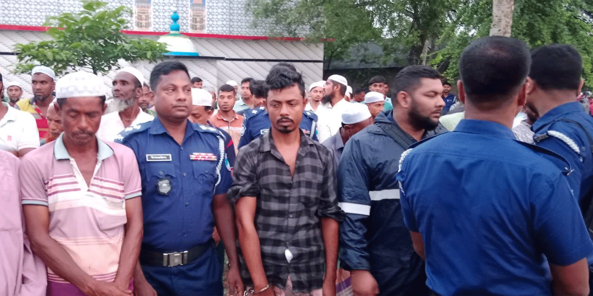 প্যারোলে মুক্তি পেয়ে বাবার জানাজায় ছেলে