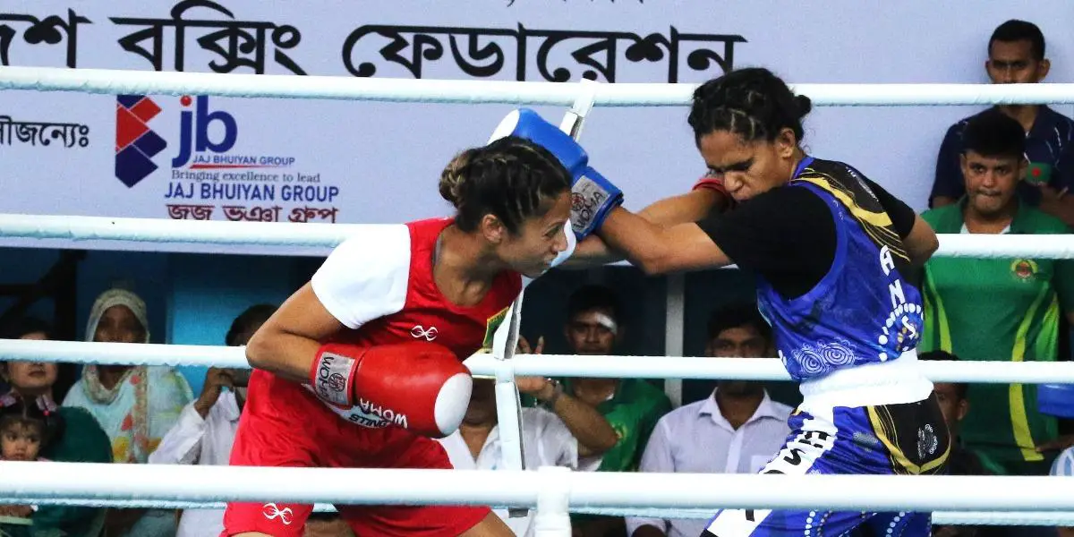 জিনাত আলোয় ঝলমলে বক্সিং