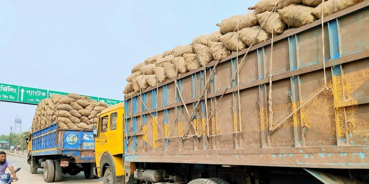 বাংলাবান্ধা দিয়ে নেপালে ২৩১ মেট্রিক টন আলু রপ্তানি