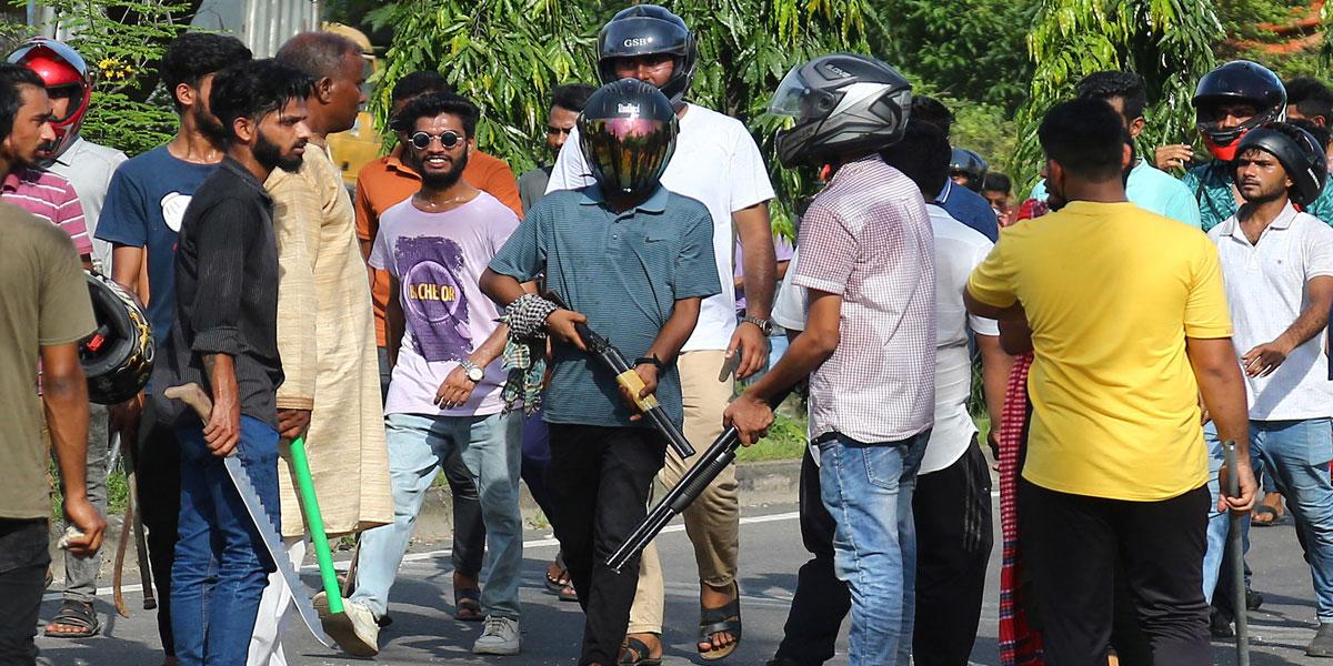 সশস্ত্র মহড়া, তাড়া ও ফেরা