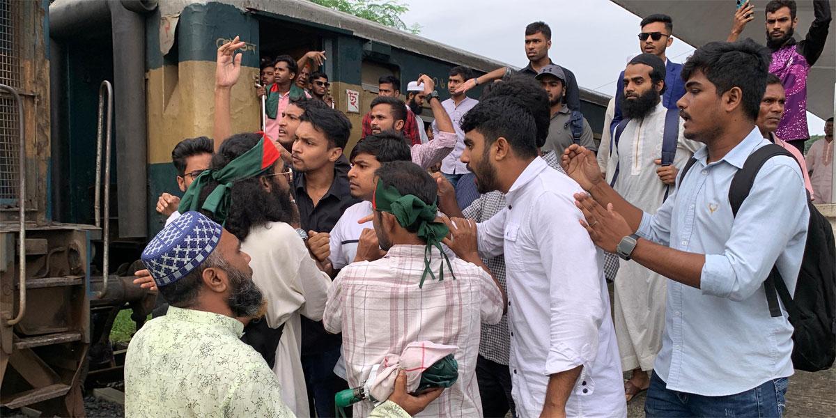 রাজশাহী থেকে এক ঘণ্টা পর ছাড়ল জুলাই বিশেষ ট্রেন