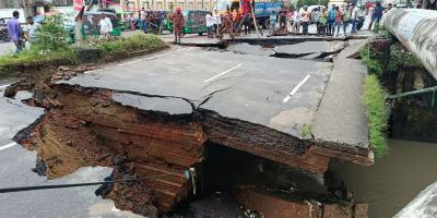 চট্টগ্রামে ভারী বৃষ্টিপাত, পানির চাপে দেবে গেছে কালভার্ট
