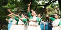 সম্মেলক নৃত্যে বর্ষা উদযাপন