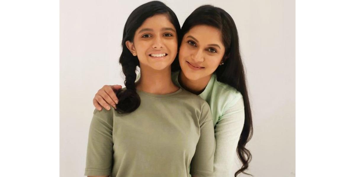 মেয়েকে নিয়ে মিথিলা