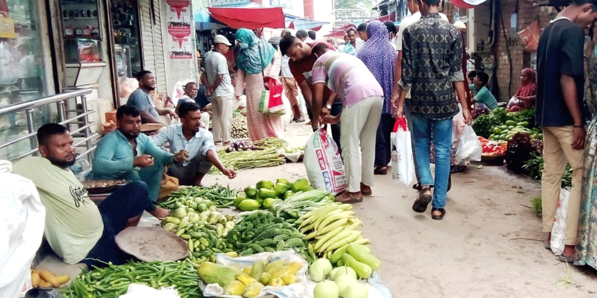 ঈশ্বরদীতে বেড়েছে সবজির দাম
