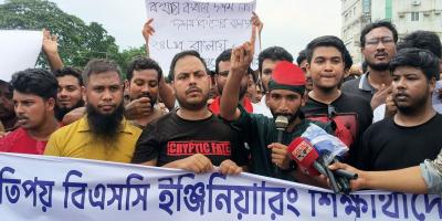 গাজীপুর ট্রেন আটকে ডিপ্লোমা শিক্ষার্থীদের বিক্ষোভ