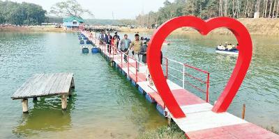 গারো পাহাড়ের কোলে প্রকৃতির স্নিগ্ধ স্পর্শ