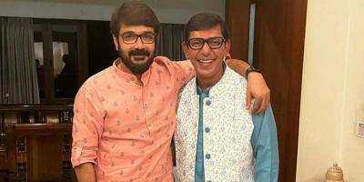 চঞ্চলকে পায়ে হাত দিয়ে সালাম করতে চাইলেন প্রসেনজিৎ
