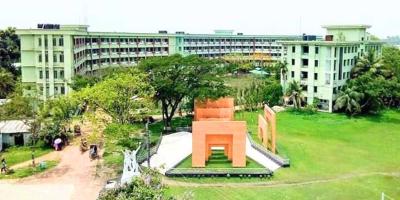 শিক্ষাজীবনের আনুষ্ঠানিক সম্মানের অপেক্ষায় সাবেক শিক্ষার্থীরা