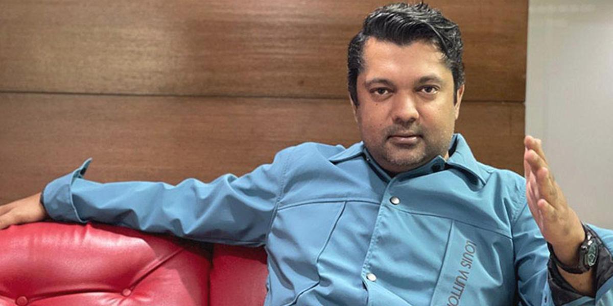 আমি স্ট্যাটাস দেই আর গালি শুনি: জয়
