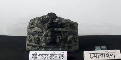 জয়পুরহাটে ভারতে পাচারের সময় কষ্টিপাথরের প্রাচীন মূর্তিসহ গ্রেপ্তার ২