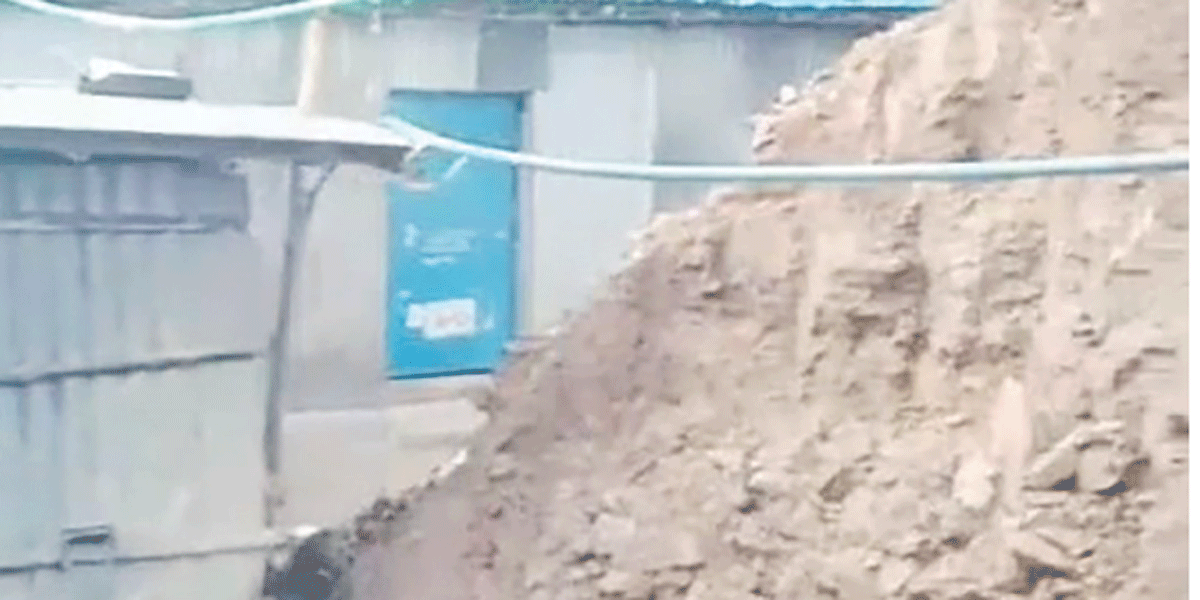 চট্টগ্রামে পাহাড় কাটতে ৪০ লাখ টাকার চুক্তি