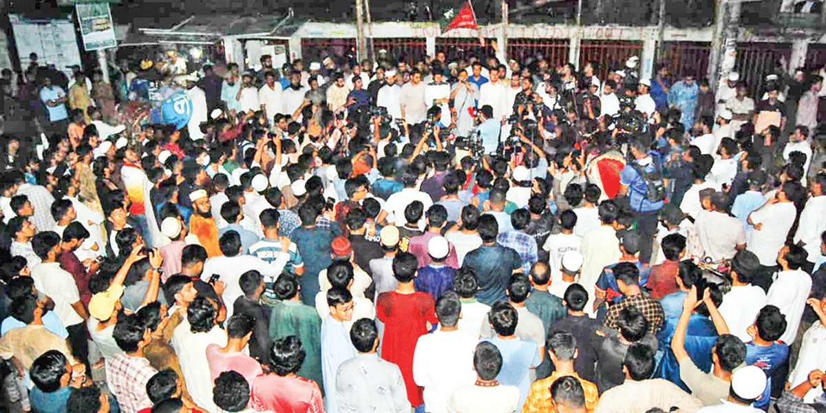 হতাশ ক্ষুব্ধ শিক্ষক-শিক্ষার্থী