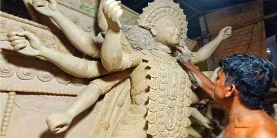 নড়াইলে ভালো নেই প্রতিমা শিল্পীরা