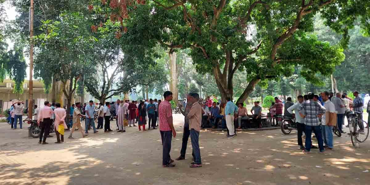 রাবিতে আলটিমেটাম দিয়ে কর্মকর্তাদের শাটডাউন প্রত্যাহার, অনড় শিক্ষকরা