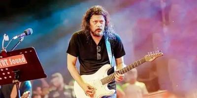 একষট্টি পেরিয়ে এখনো তরুণ জেমস