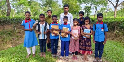 সাপ্তাহিক মজুরিতেই চা বাগানে শিক্ষার আলো ছড়াচ্ছেন বিশ্বজিৎ
