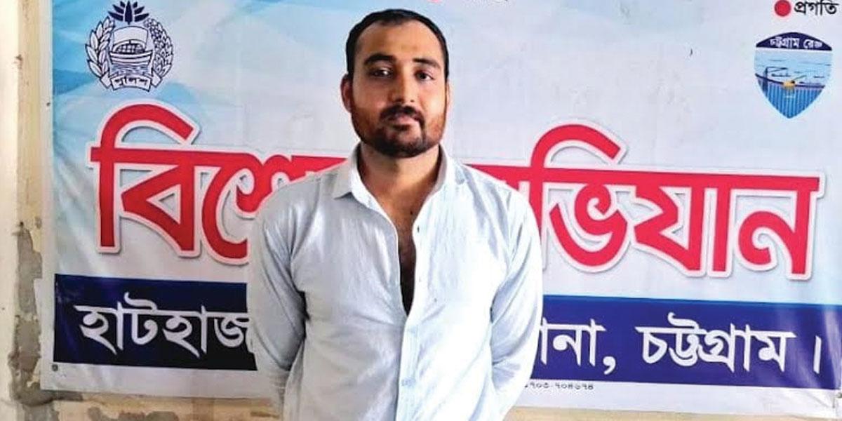 থানায় ঢুকে পুলিশের ওপর হামলা, সাবেক শিবির নেতা আটক