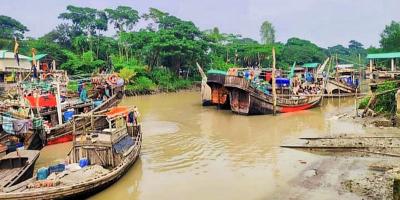 মধ্যরাত থেকে ইলিশ শিকারে নামবেন জেলেরা