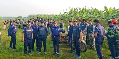 ঈশ্বরদীতে যৌথ বাহিনীর অভিযান, অস্ত্র-মাদকসহ গ্রেপ্তার ২১