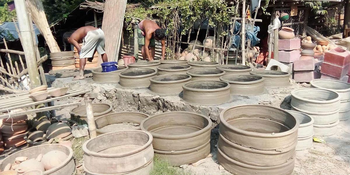 লাভ নেই, তবু ঐতিহ্য টিকিয়ে রাখছে ২০ পরিবার