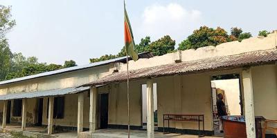 বিদ্যালয় যেন ‘পারিবারিক স্কুল’!