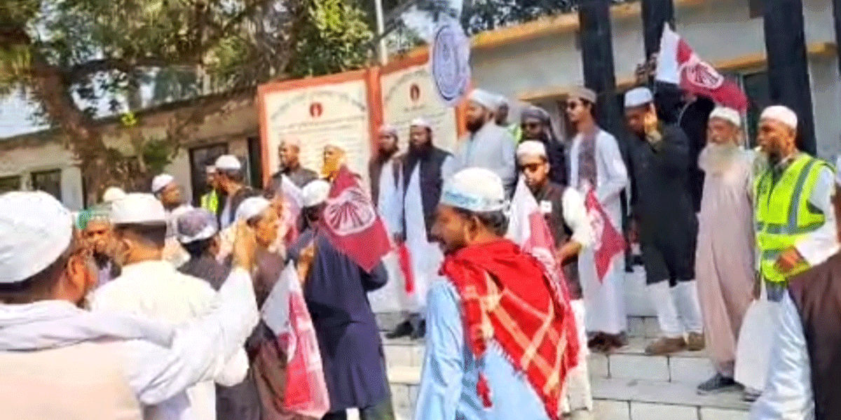 কোটালীপাড়ায় শহিদ মিনার অবমাননার অভিযোগ ইসলামী আন্দোলনের প্রার্থী-কর্মীদের বিরুদ্ধে