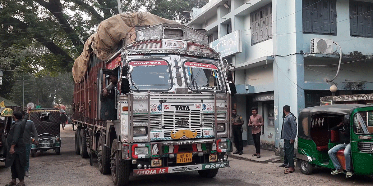 হিলি স্থলবন্দর দিয়ে পেঁয়াজ আমদানি শুরু