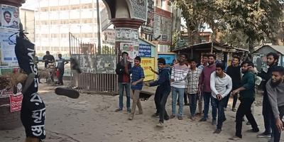 মাগুরায় রাজাকার ঘৃণা স্তম্ভে জুতা-স্যান্ডেল ও থুতু নিক্ষেপ
