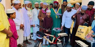 আনোয়ারায় টানা ৪১ দিন জামাতে নামাজ পড়ে পুরস্কার পেল ১৯ জন