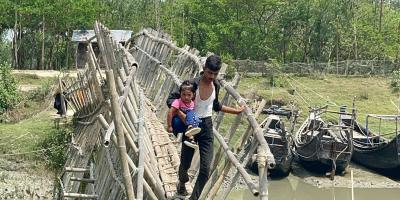 নড়বড়ে বাঁশের সাঁকোই ভরসা, ঝুঁকিতে ২০ হাজার মানুষ
