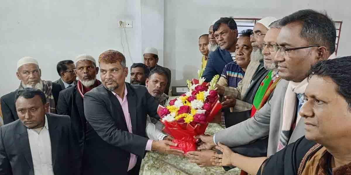 চাঁদপুরে আওয়ামী লীগ থেকে দুই শতাধিক নেতাকর্মীর বিএনপিতে যোগদান