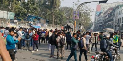 সায়েন্সল্যাবে ৭ কলেজের শিক্ষার্থীদের সড়ক অবরোধ