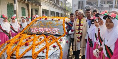 ভালোবাসায় সিক্ত হয়ে অবসরে গেলেন আখাউড়ার শিক্ষক মাহফুজুর রহমান